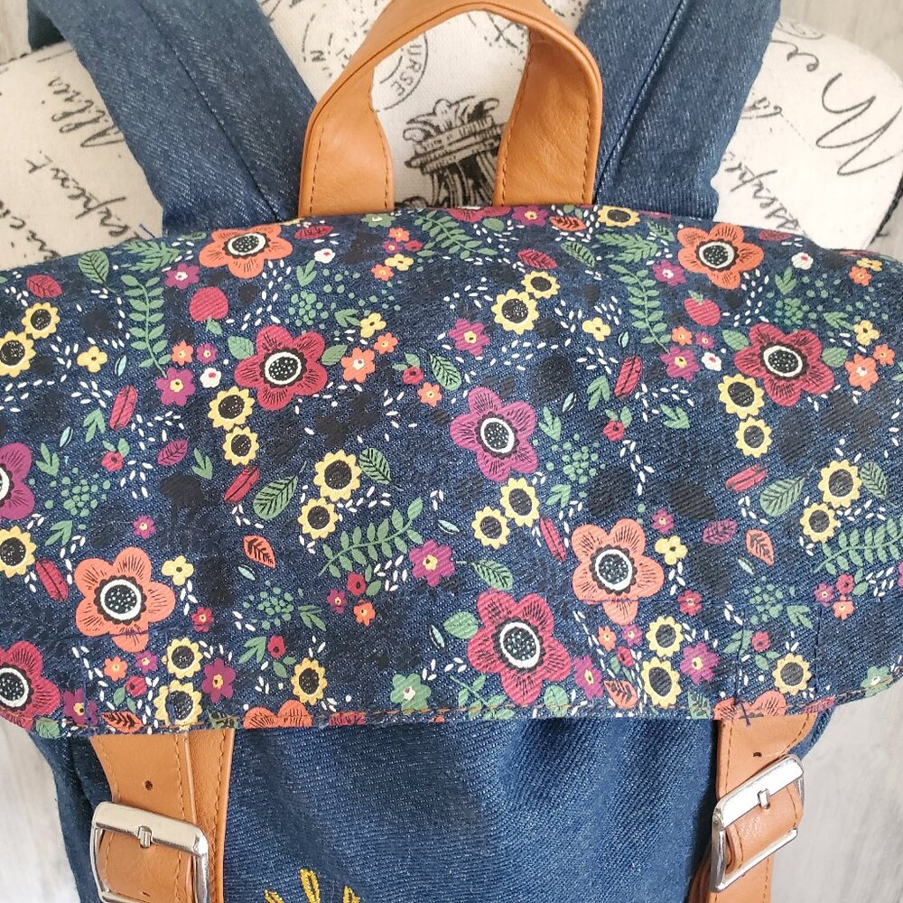 DISNEY ANIMATORS COLLECTION POCAHONTAS DENIM BACKPACK - Picture 4 of 9